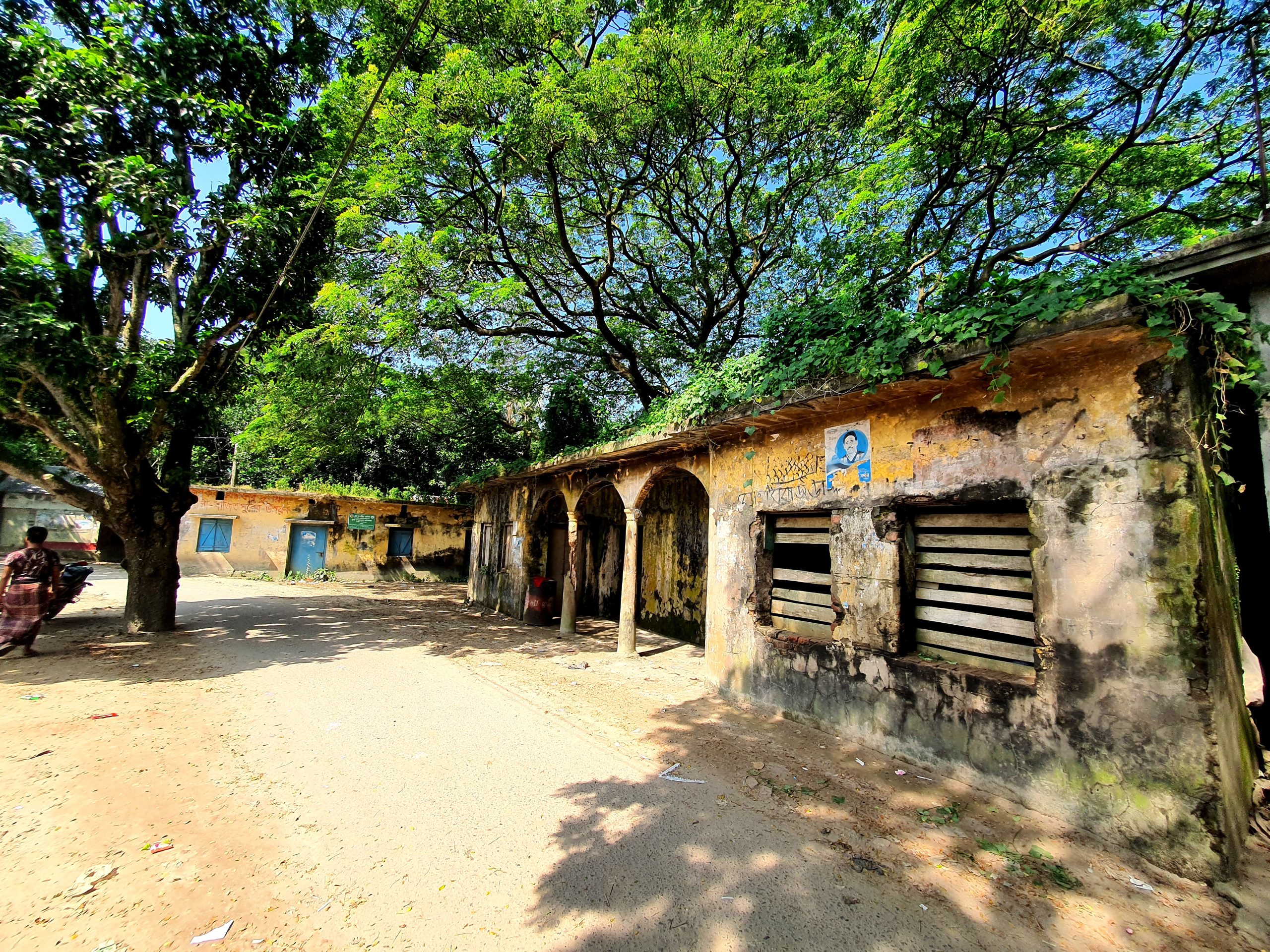 নিকলীর জারইতলাতে পাকিস্তান আমলের ইউপি ভবন এখন স্থানীয়দের গলার কাটা